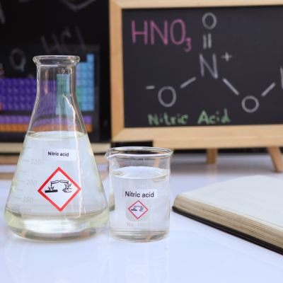 Acid Nitric HNO₃ Hàn Quốc – Hóa chất oxy hóa mạnh, ứng dụng đa dạng trong sản xuất và xử lý công nghiệp