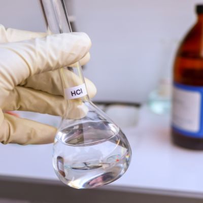 Axit HCl 32% Việt Nam – Hóa chất công nghiệp thiết yếu trong xử lý bề mặt và sản xuất hóa chất